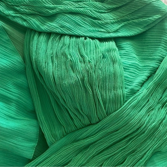 Elegant Green Midi Dress - Picture 13 of 13